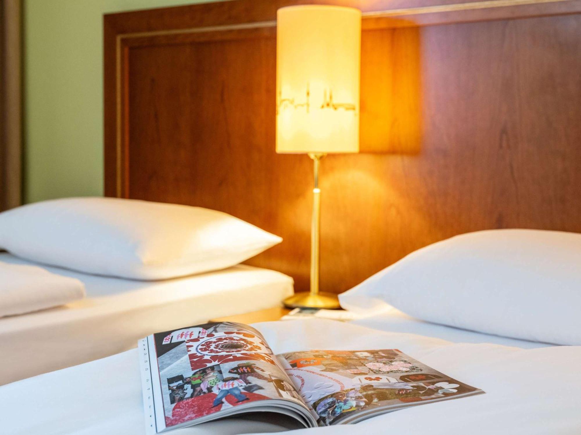 Hotel Mercure Wien Westbahnhof Bagian luar foto