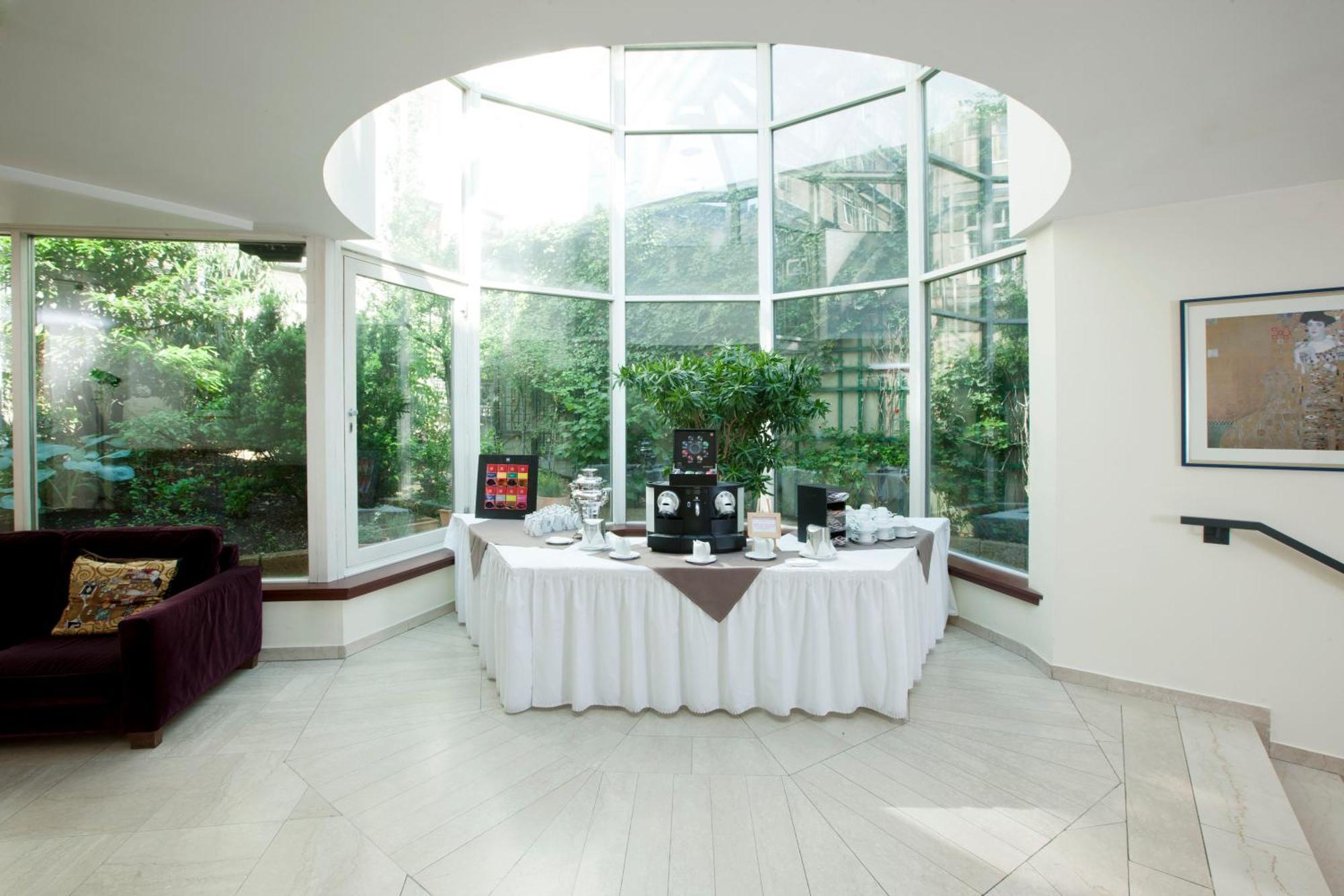 Hotel Mercure Wien Westbahnhof Bagian luar foto