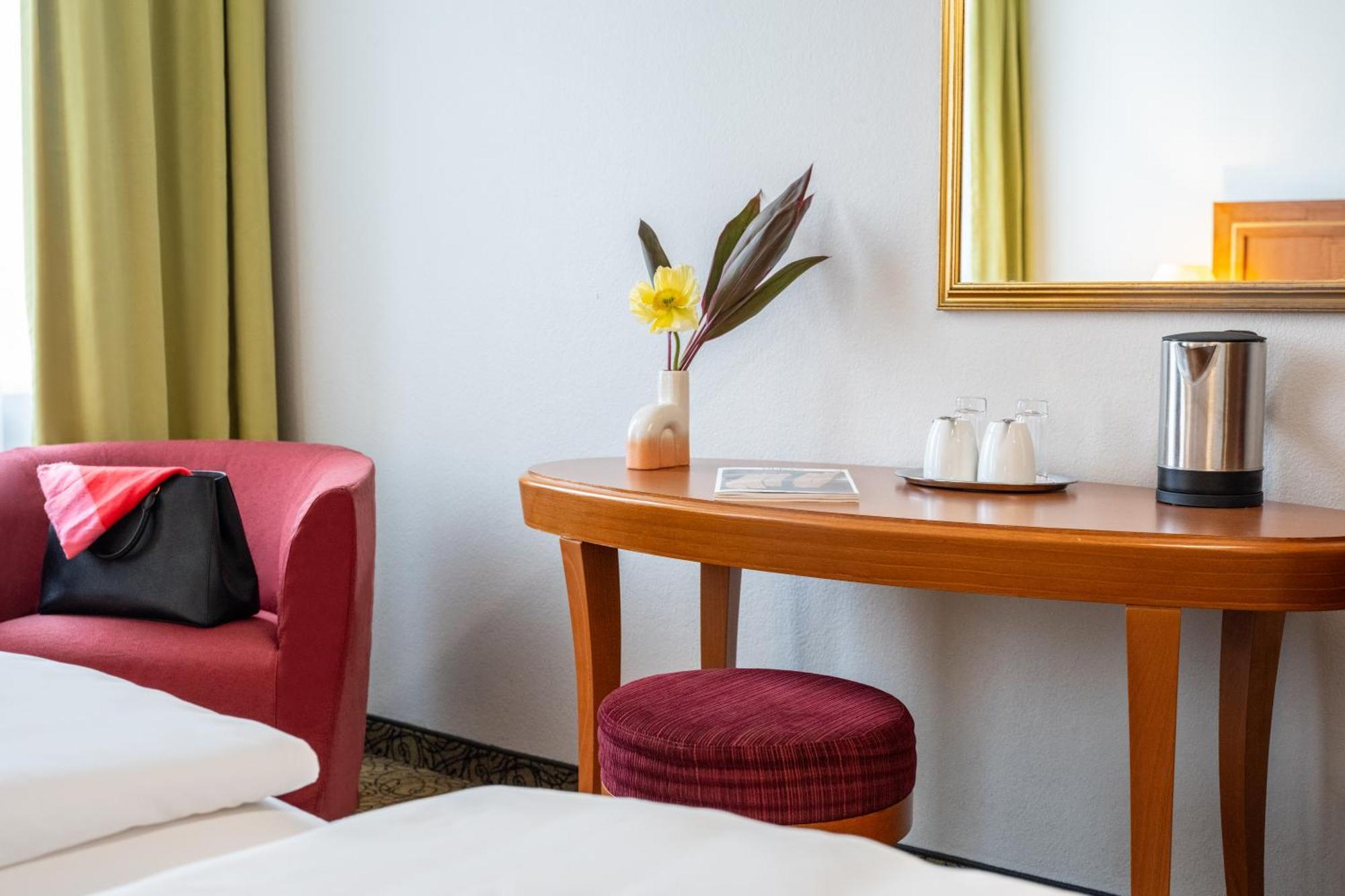 Hotel Mercure Wien Westbahnhof Bagian luar foto