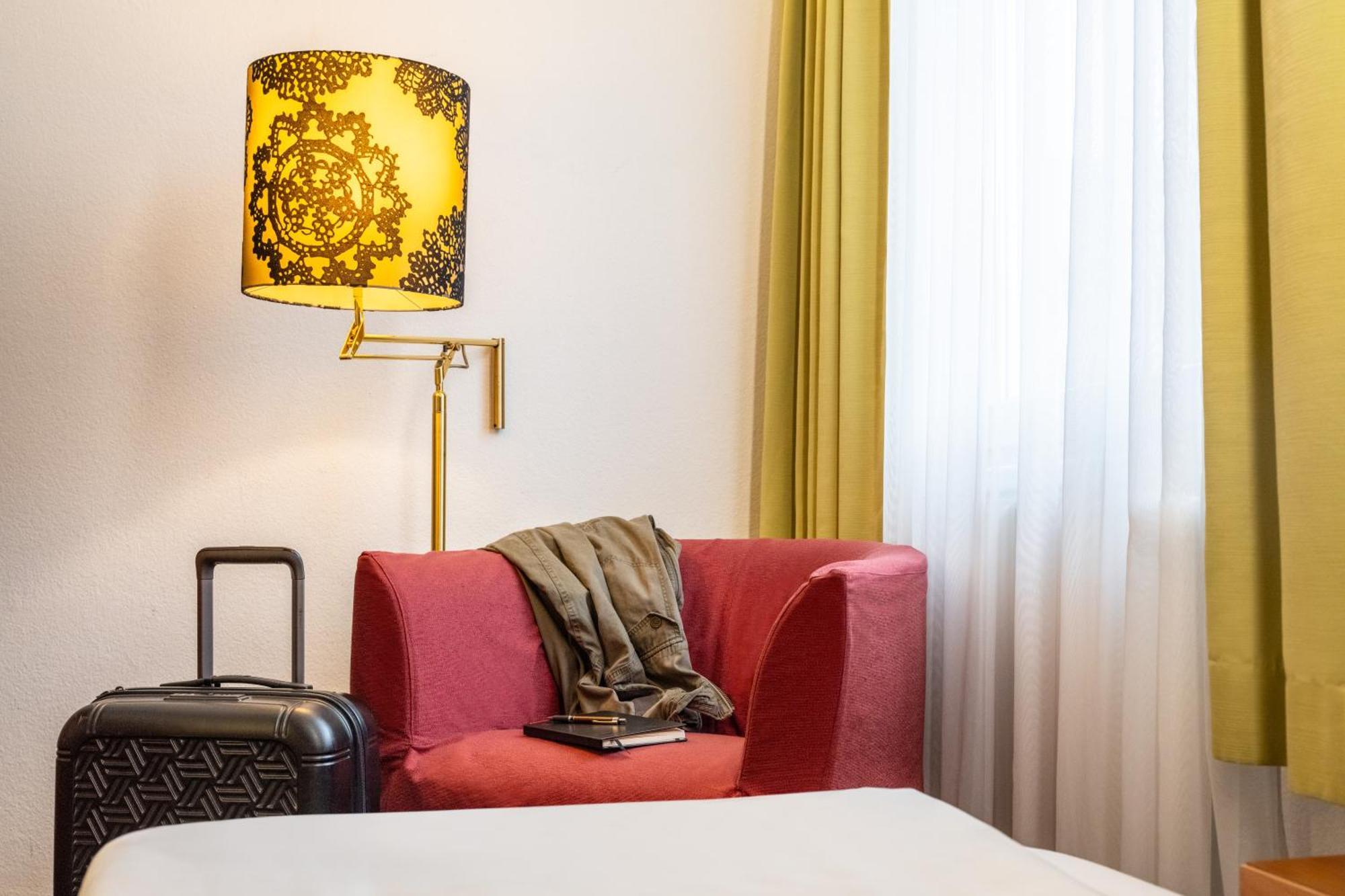 Hotel Mercure Wien Westbahnhof Bagian luar foto