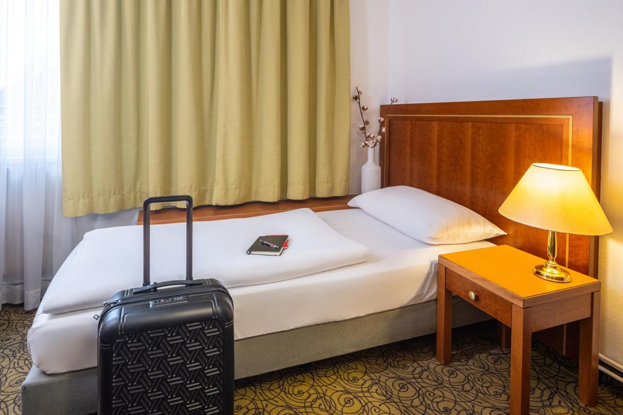Hotel Mercure Wien Westbahnhof Bagian luar foto