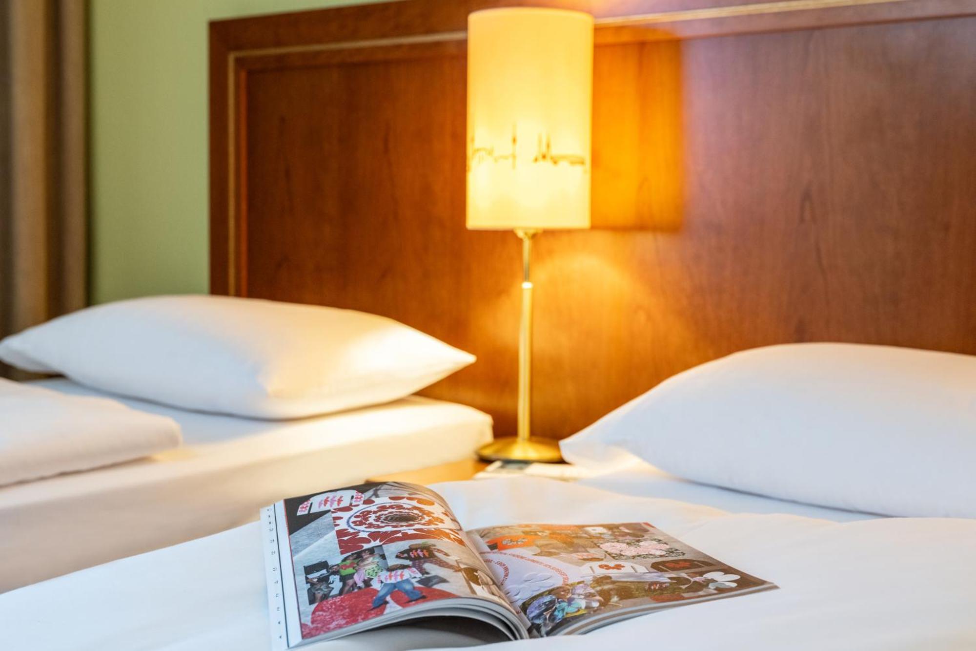Hotel Mercure Wien Westbahnhof Bagian luar foto