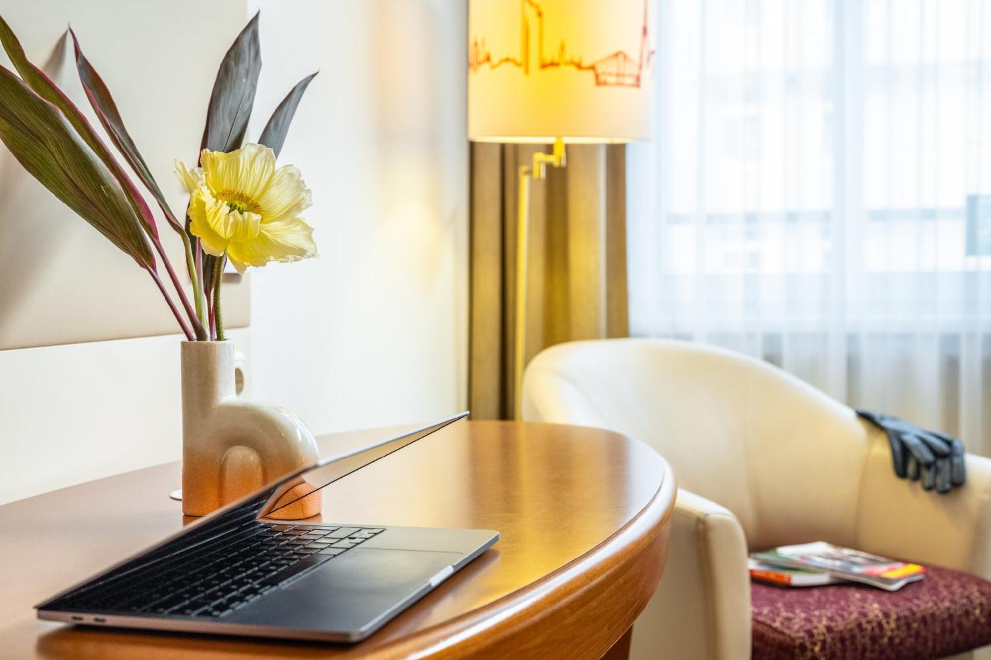 Hotel Mercure Wien Westbahnhof Bagian luar foto